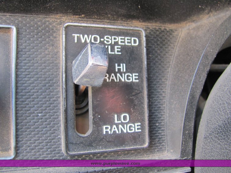 image for item 6106 1983 Ford F700 dump truck