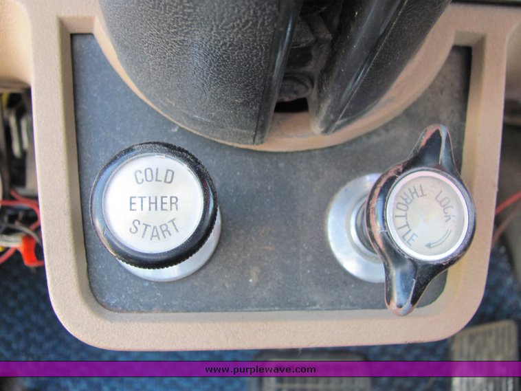 image for item 6106 1983 Ford F700 dump truck