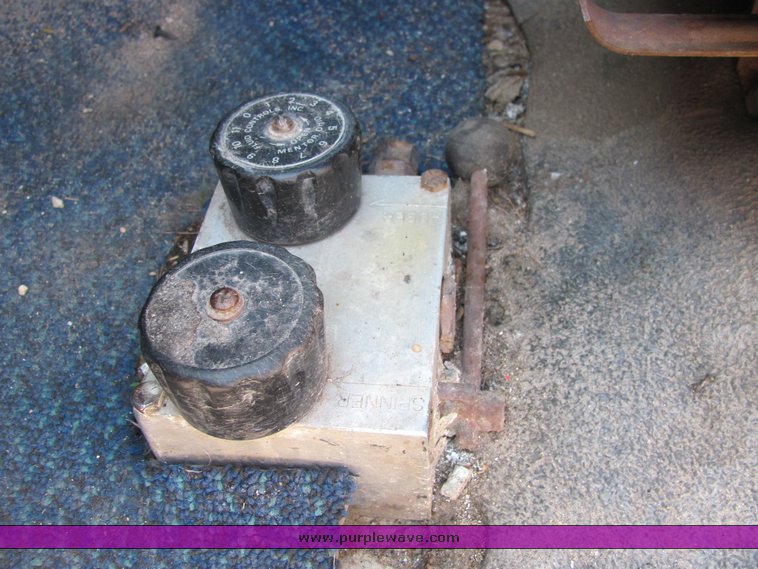 image for item 6106 1983 Ford F700 dump truck