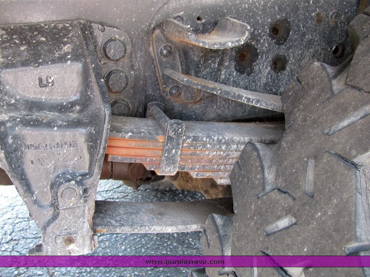 image for item 6106 1983 Ford F700 dump truck