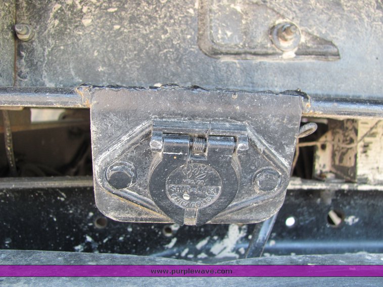 image for item 6106 1983 Ford F700 dump truck