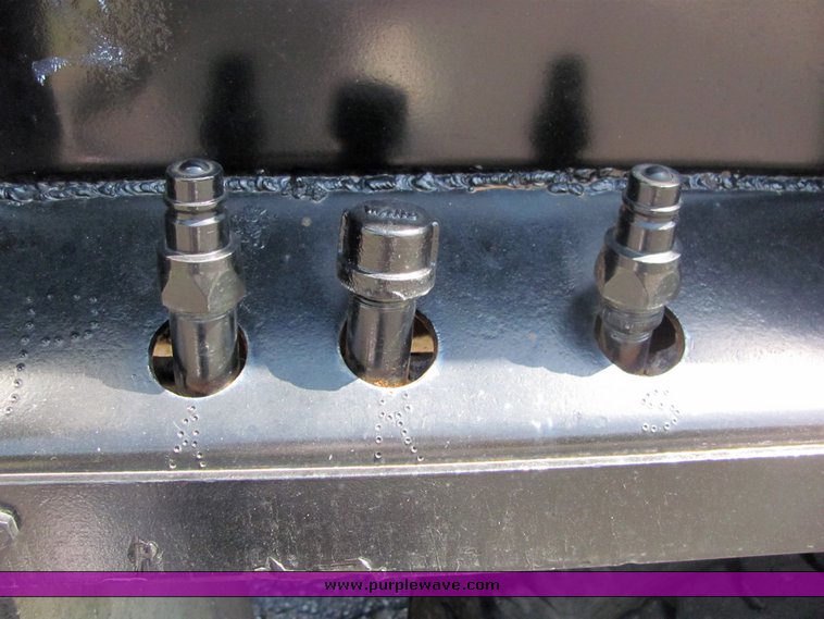 image for item 6106 1983 Ford F700 dump truck