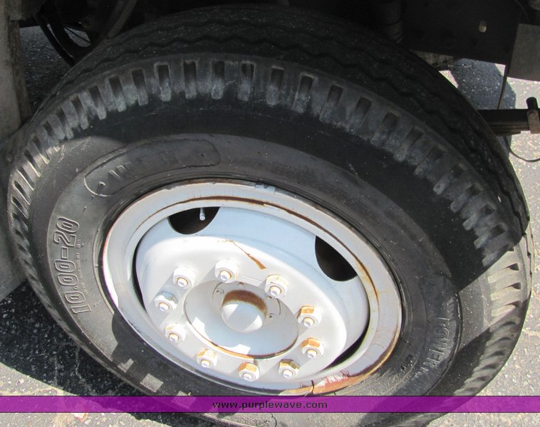 image for item 6106 1983 Ford F700 dump truck