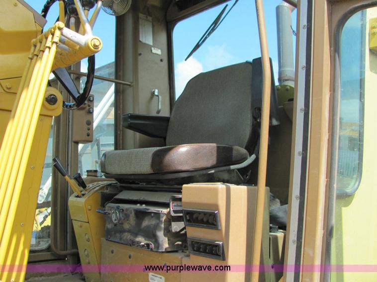 image for item 6122 1990 Caterpillar 120G articulated motor grader