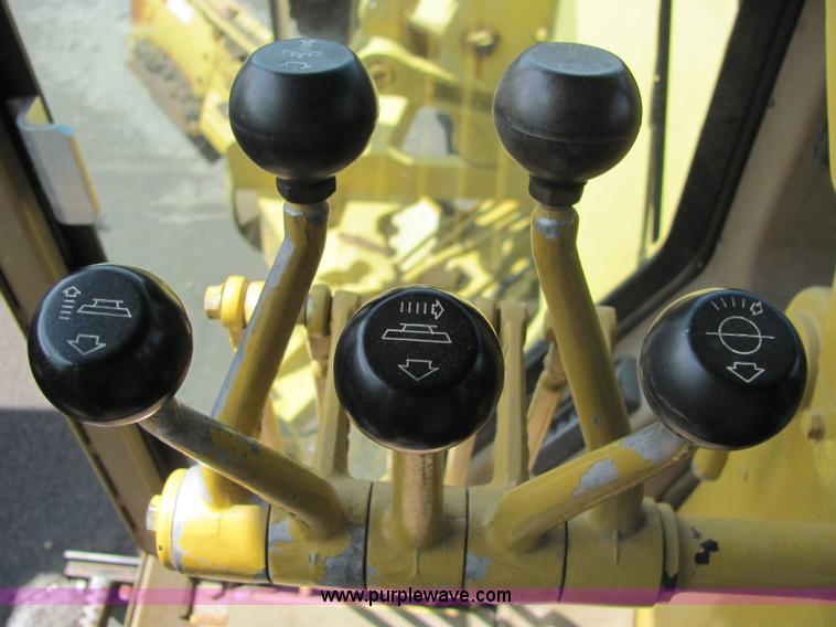 image for item 6122 1990 Caterpillar 120G articulated motor grader