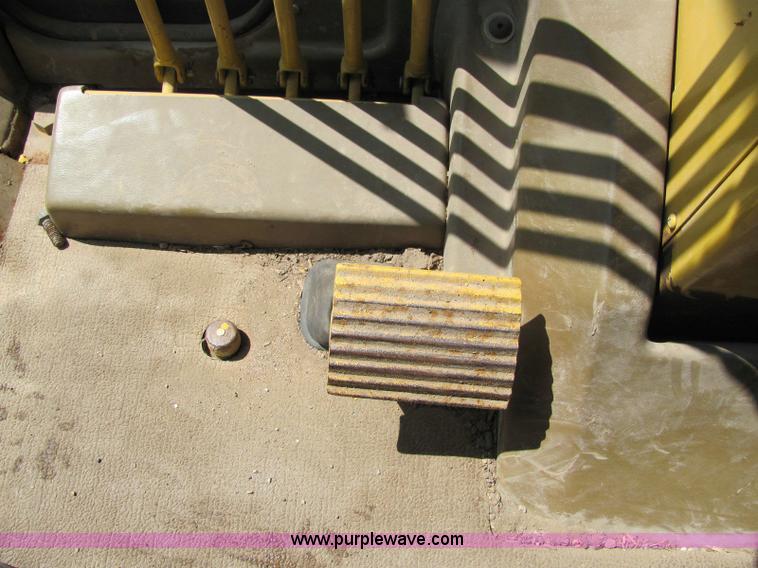 image for item 6122 1990 Caterpillar 120G articulated motor grader