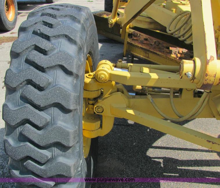 image for item 6122 1990 Caterpillar 120G articulated motor grader