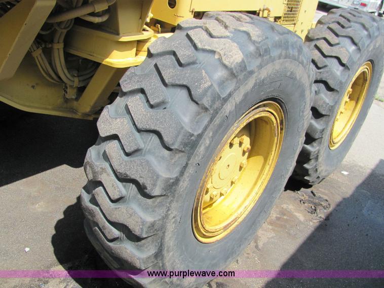 image for item 6122 1990 Caterpillar 120G articulated motor grader