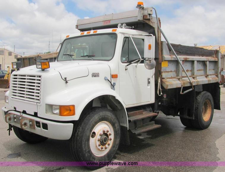 image for item 6124 1999 International Series 4900 single axle dump truck