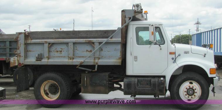 image for item 6124 1999 International Series 4900 single axle dump truck