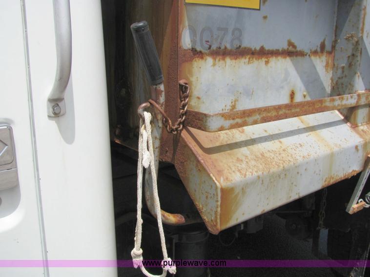 image for item 6124 1999 International Series 4900 single axle dump truck