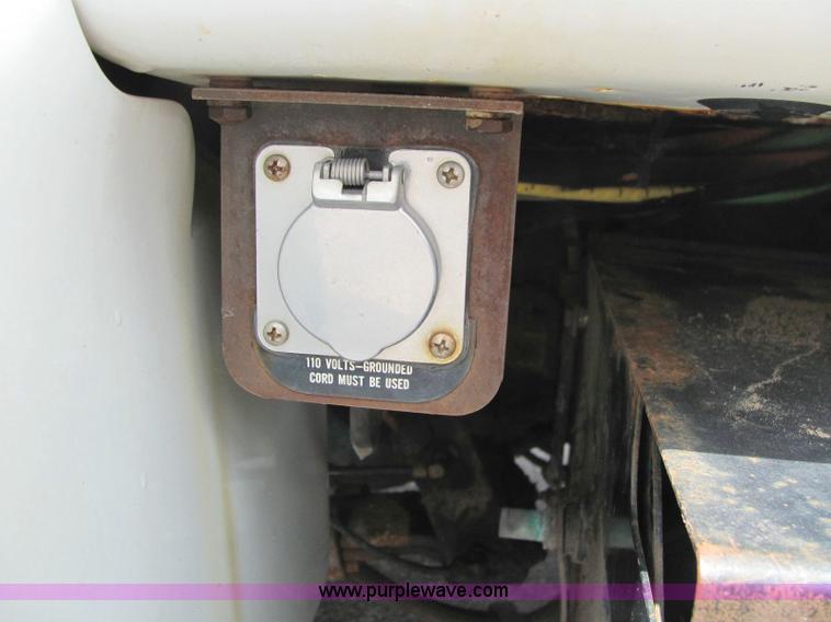 image for item 6124 1999 International Series 4900 single axle dump truck