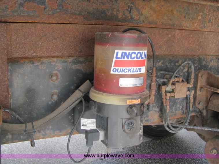 image for item 6124 1999 International Series 4900 single axle dump truck