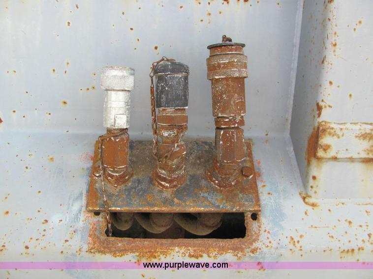 image for item 6124 1999 International Series 4900 single axle dump truck