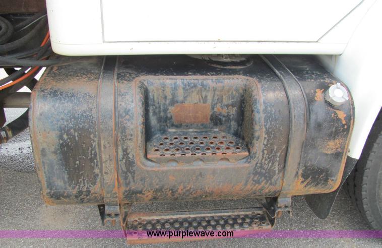 image for item 6124 1999 International Series 4900 single axle dump truck