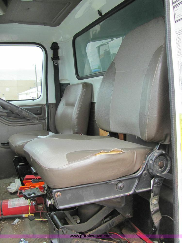 image for item 6124 1999 International Series 4900 single axle dump truck