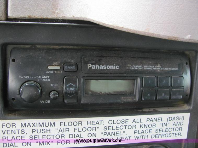 image for item 6124 1999 International Series 4900 single axle dump truck