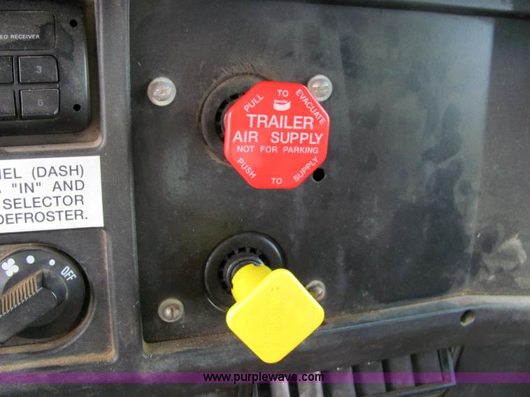 image for item 6124 1999 International Series 4900 single axle dump truck