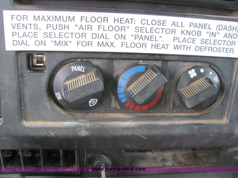 image for item 6124 1999 International Series 4900 single axle dump truck