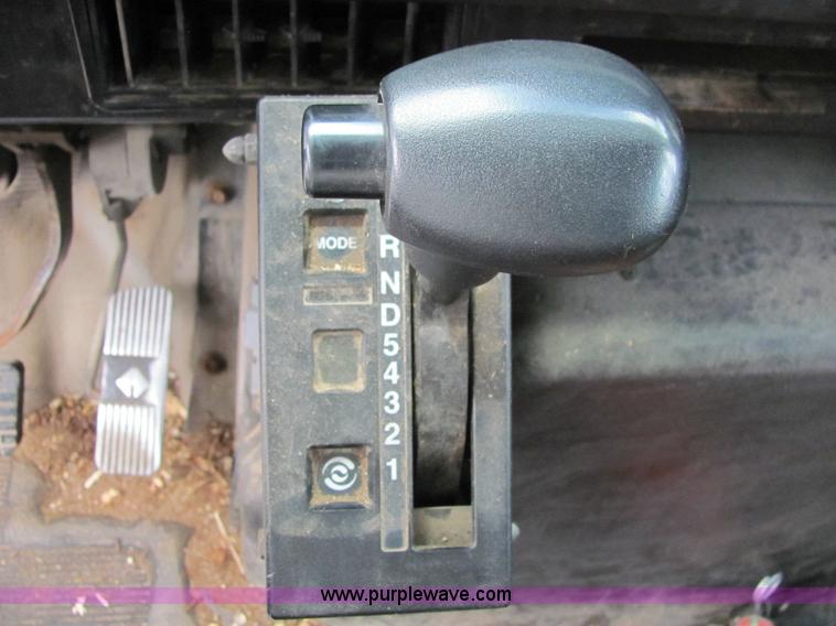 image for item 6124 1999 International Series 4900 single axle dump truck