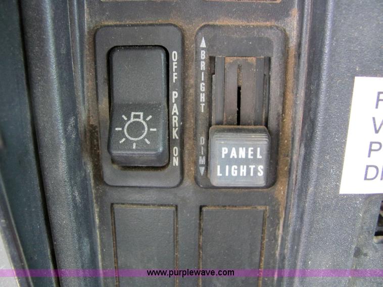 image for item 6124 1999 International Series 4900 single axle dump truck