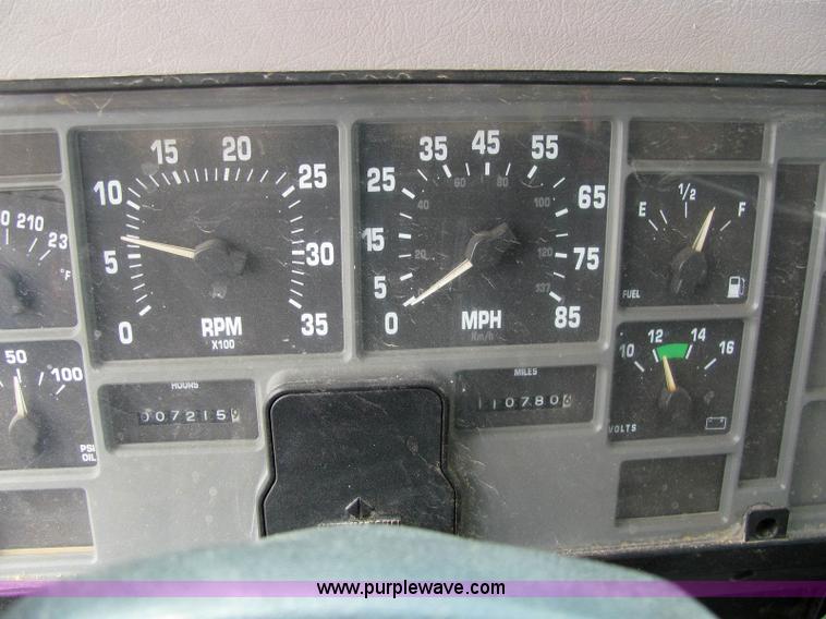 image for item 6124 1999 International Series 4900 single axle dump truck