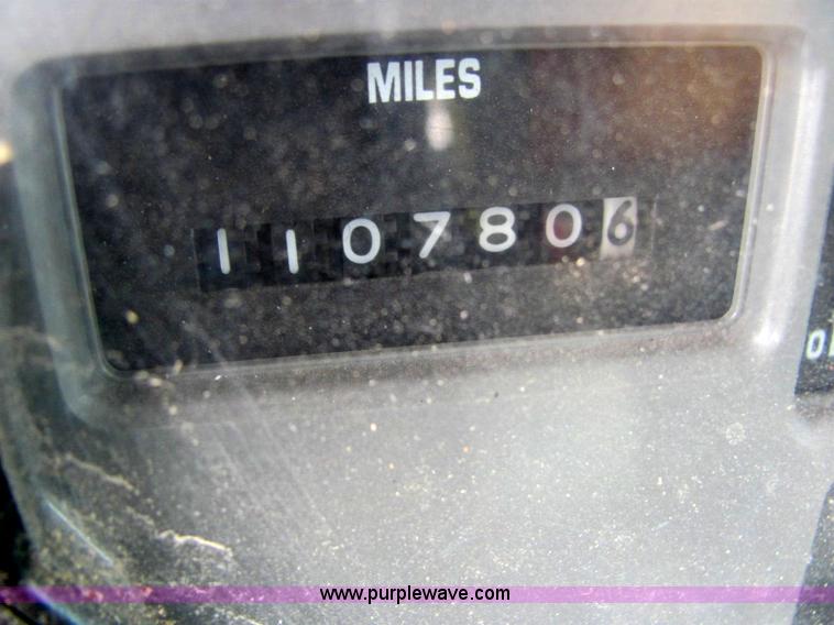 image for item 6124 1999 International Series 4900 single axle dump truck