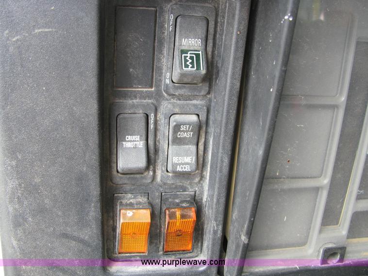 image for item 6124 1999 International Series 4900 single axle dump truck