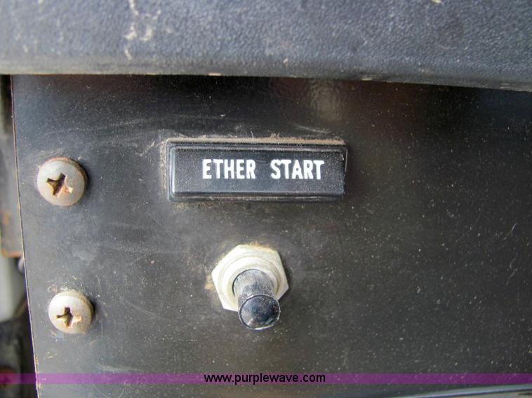 image for item 6124 1999 International Series 4900 single axle dump truck