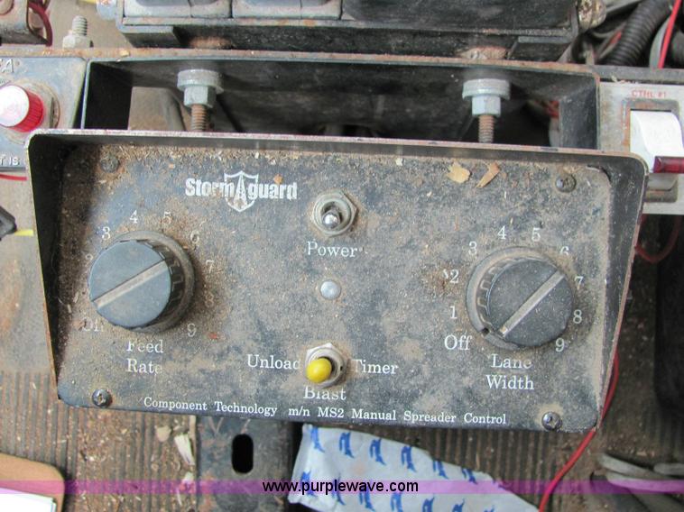 image for item 6124 1999 International Series 4900 single axle dump truck