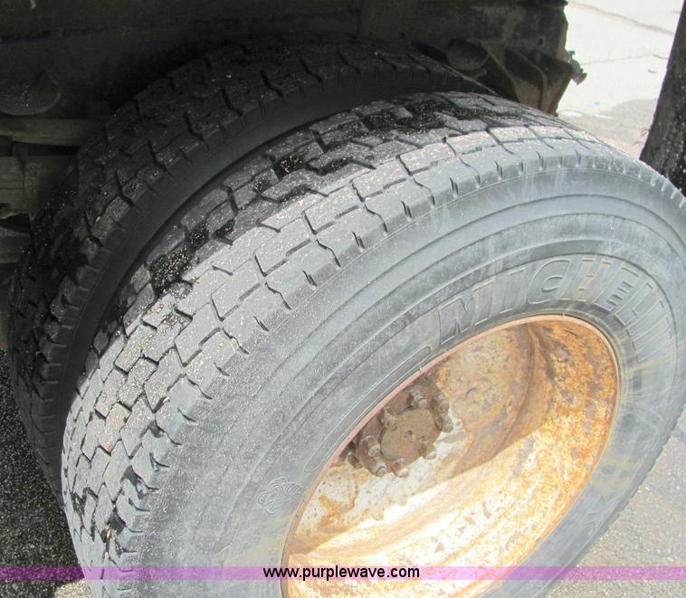 image for item 6124 1999 International Series 4900 single axle dump truck