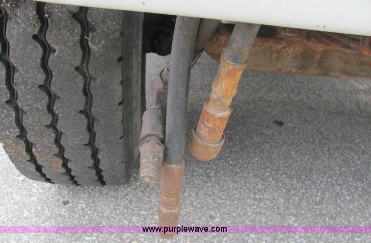 image for item 6124 1999 International Series 4900 single axle dump truck