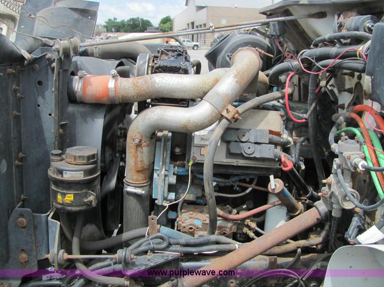 image for item 6124 1999 International Series 4900 single axle dump truck