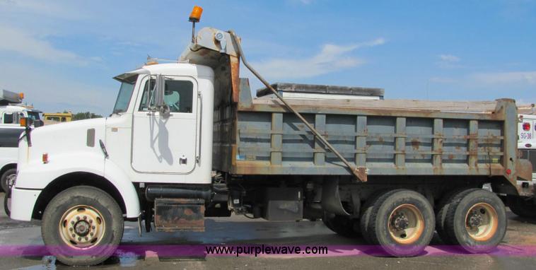 image for item 6172 2002 Peterbilt Conventional 330 tandem axle dump truck