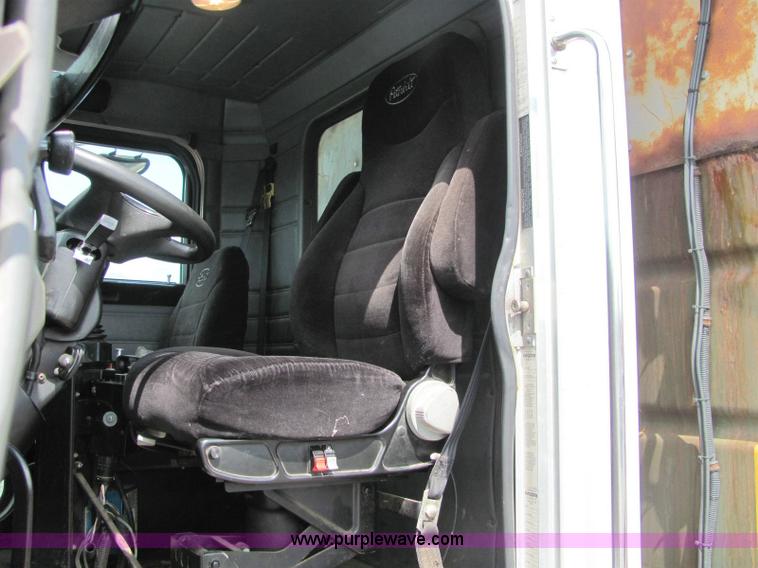 image for item 6172 2002 Peterbilt Conventional 330 tandem axle dump truck