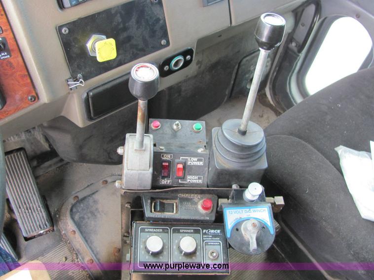 image for item 6172 2002 Peterbilt Conventional 330 tandem axle dump truck