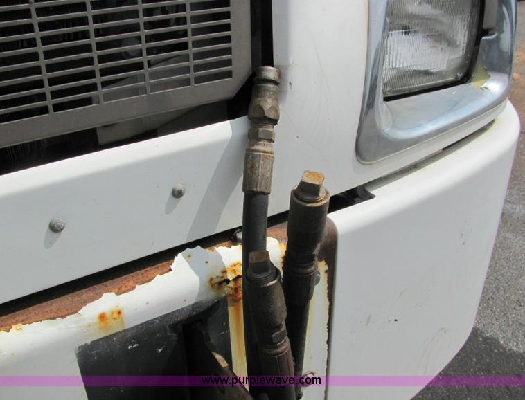 image for item 6172 2002 Peterbilt Conventional 330 tandem axle dump truck