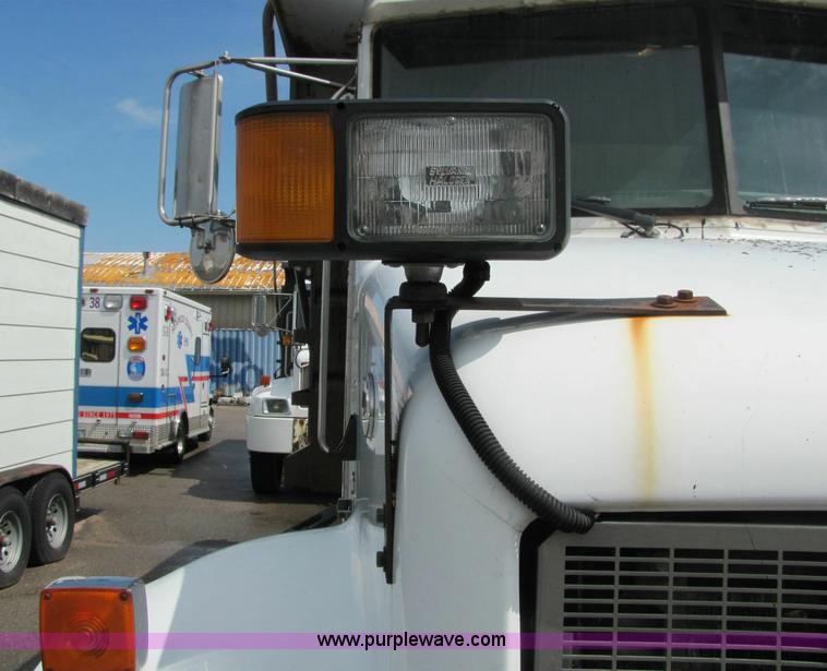 image for item 6172 2002 Peterbilt Conventional 330 tandem axle dump truck