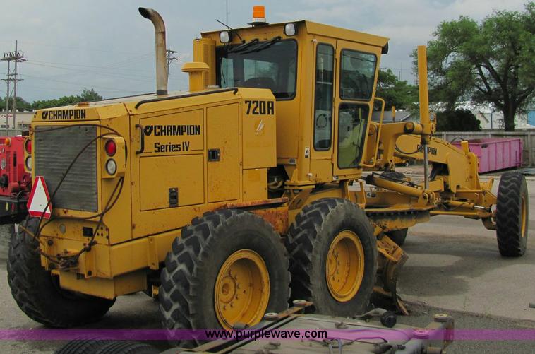 image for item 6176 1996 Champion 720A articulated motor grader