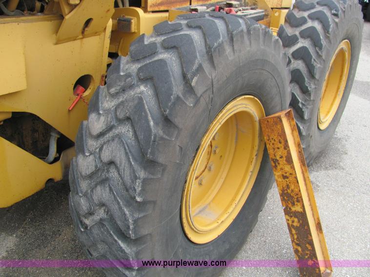 image for item 6176 1996 Champion 720A articulated motor grader