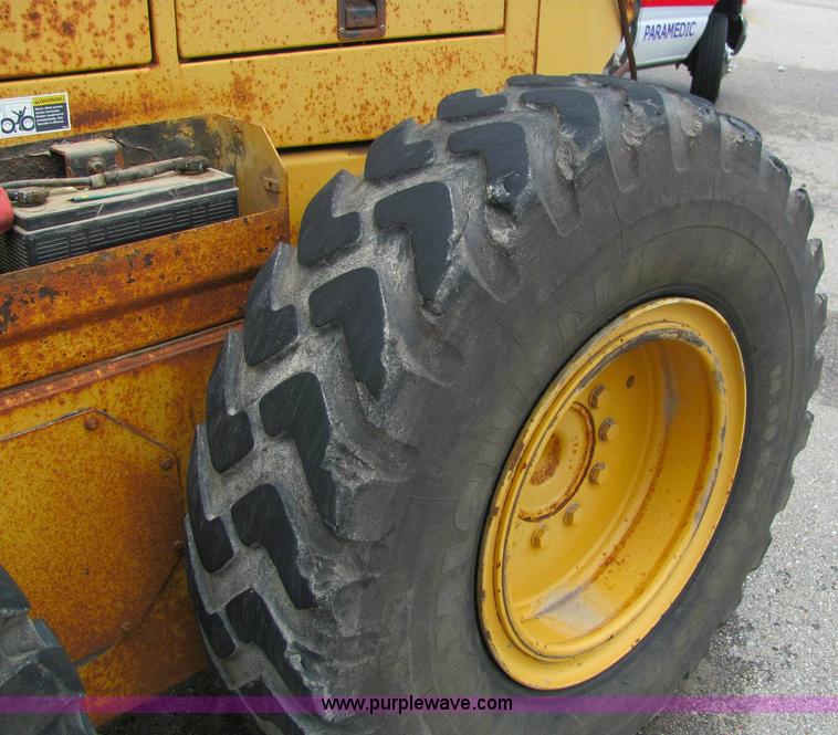 image for item 6176 1996 Champion 720A articulated motor grader