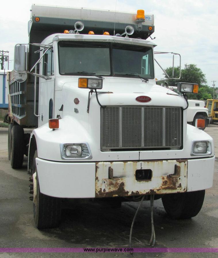 image for item 6178 2002 Peterbilt Conventional 330 tandem axle dump truck