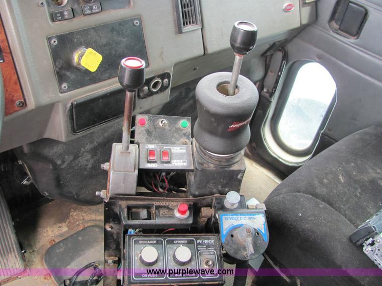 image for item 6178 2002 Peterbilt Conventional 330 tandem axle dump truck