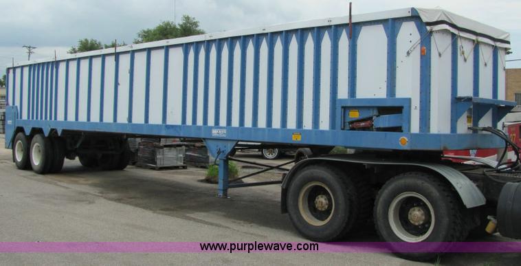 image for item 6179 1988 Bocats 44' live bottom tandem axle trailer