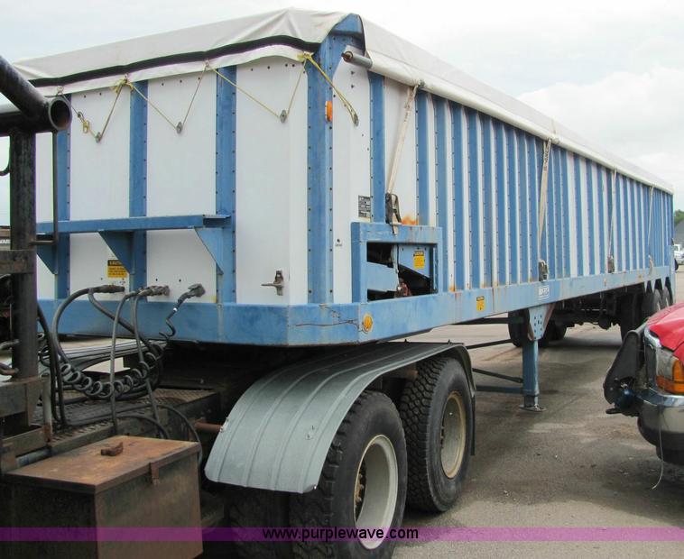 image for item 6179 1988 Bocats 44' live bottom tandem axle trailer