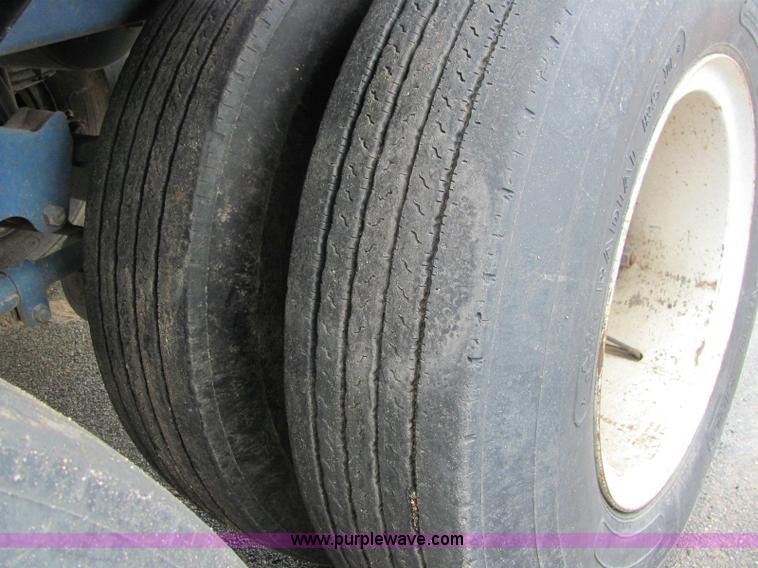 image for item 6179 1988 Bocats 44' live bottom tandem axle trailer