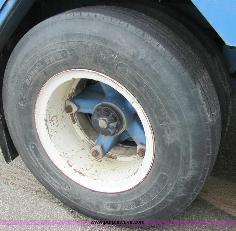 image for item 6179 1988 Bocats 44' live bottom tandem axle trailer