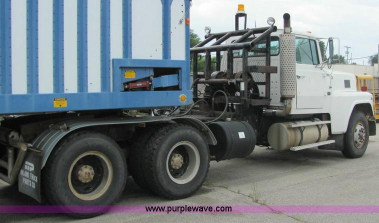image for item 6180 1988 Ford Conventional LTL9000 semi truck