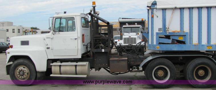 image for item 6180 1988 Ford Conventional LTL9000 semi truck