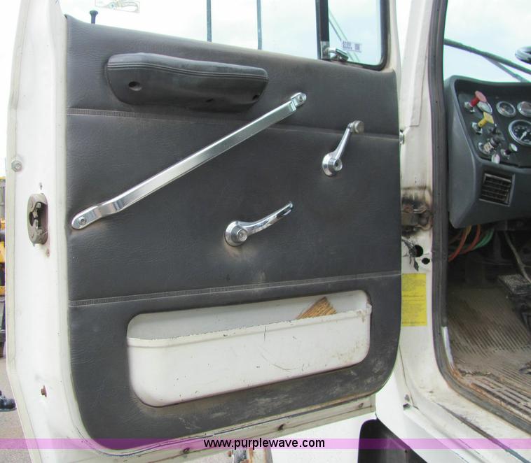 image for item 6180 1988 Ford Conventional LTL9000 semi truck